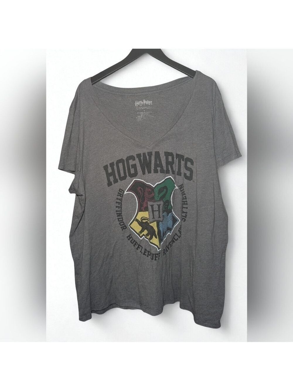 Torrid Harry Potter Hogwarts Crest V Neck Tee Size 4